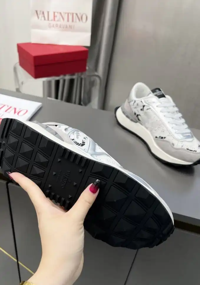 hype Valentino Sneakers