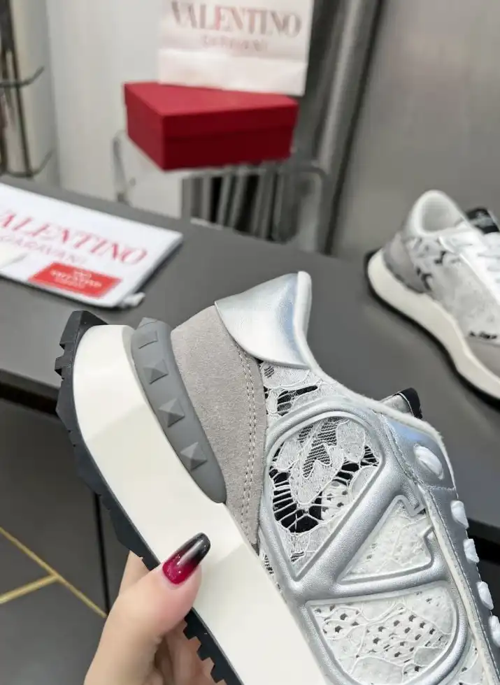 hype Valentino Sneakers