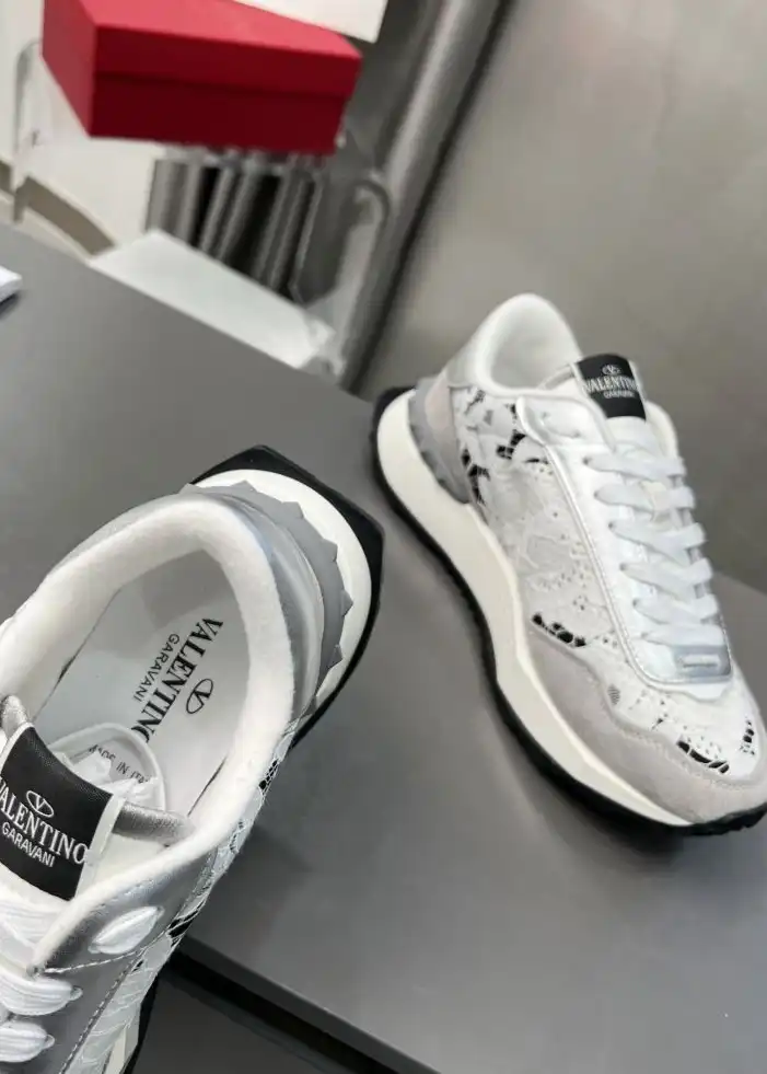 hype Valentino Sneakers