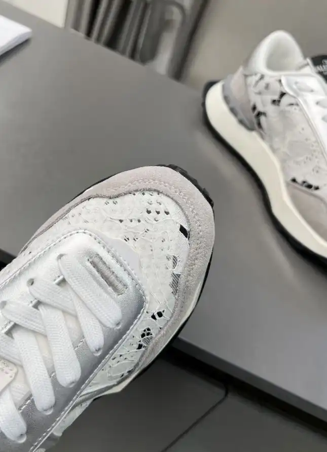 hype Valentino Sneakers