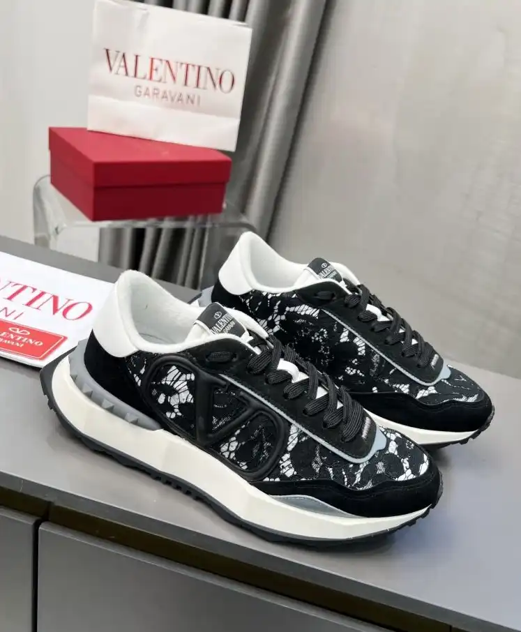 hype Valentino Sneakers