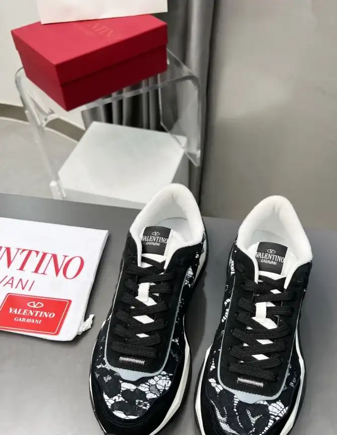 hype Valentino Sneakers