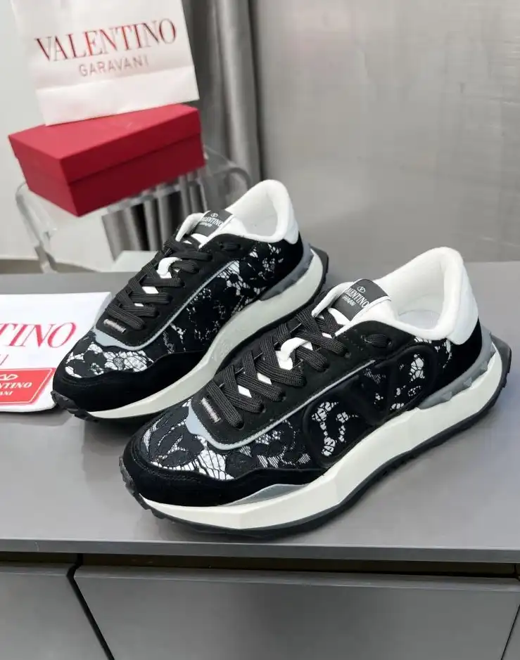 hype Valentino Sneakers