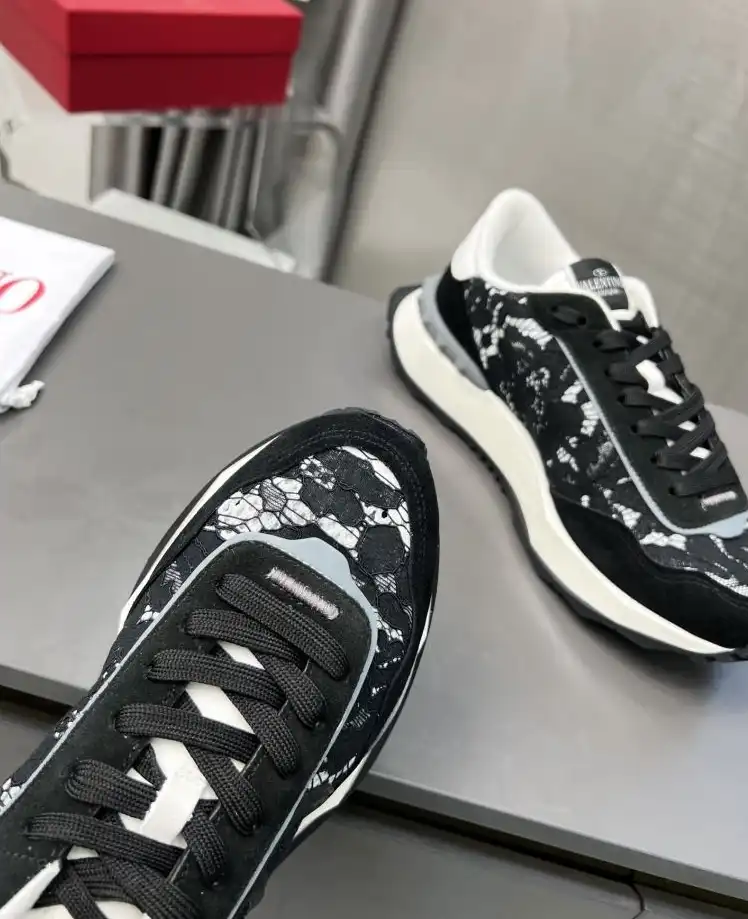 hype Valentino Sneakers