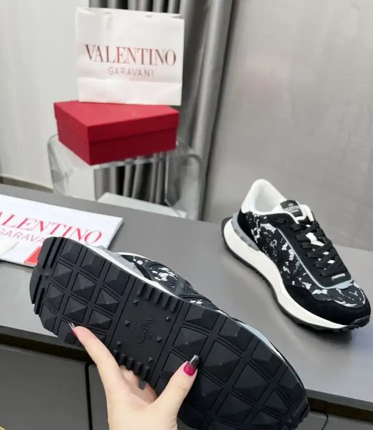 hype Valentino Sneakers