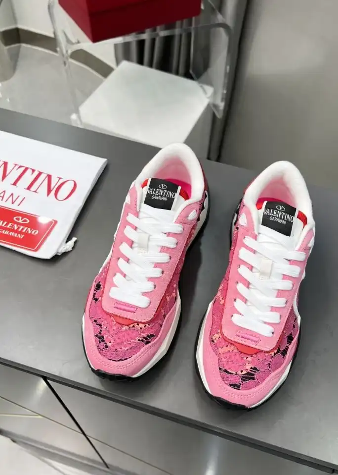 hype Valentino Sneakers