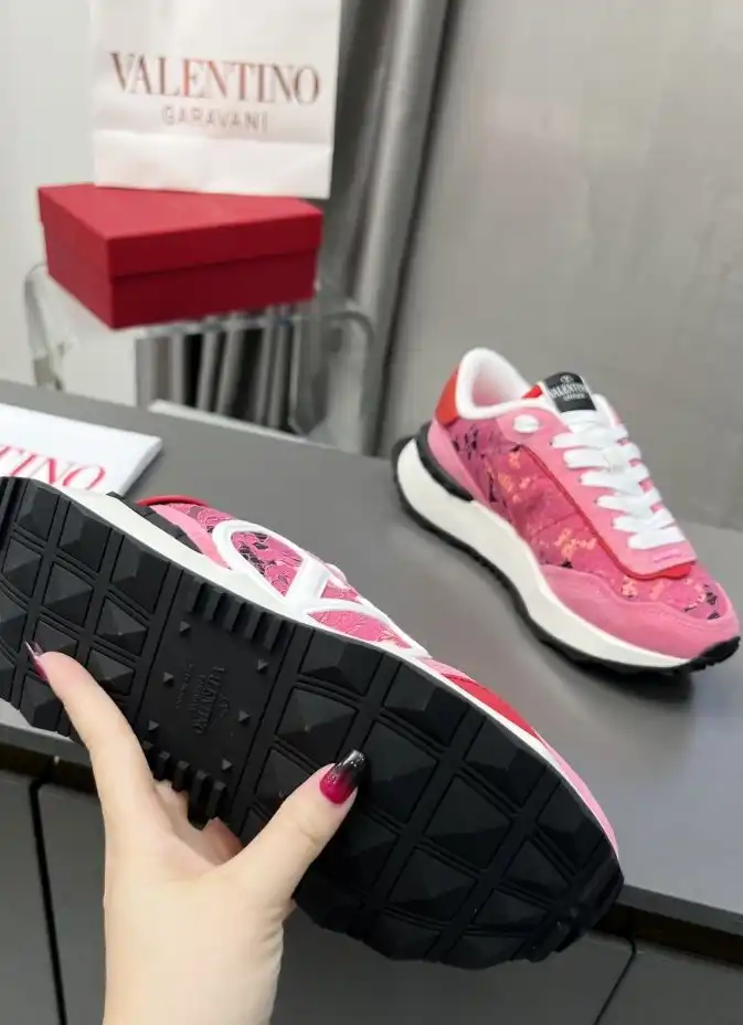 hype Valentino Sneakers