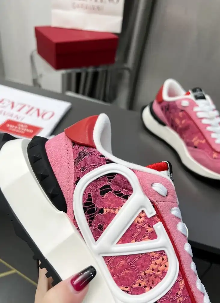 hype Valentino Sneakers