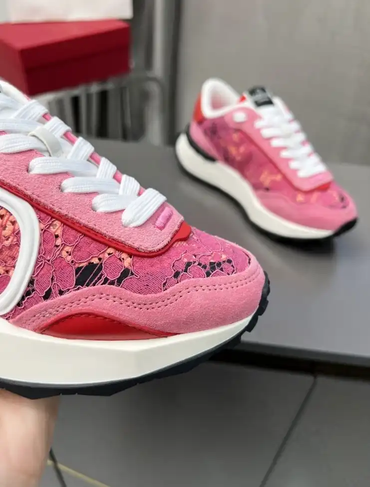 hype Valentino Sneakers