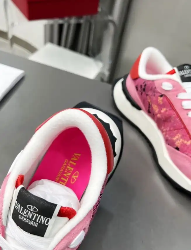 hype Valentino Sneakers