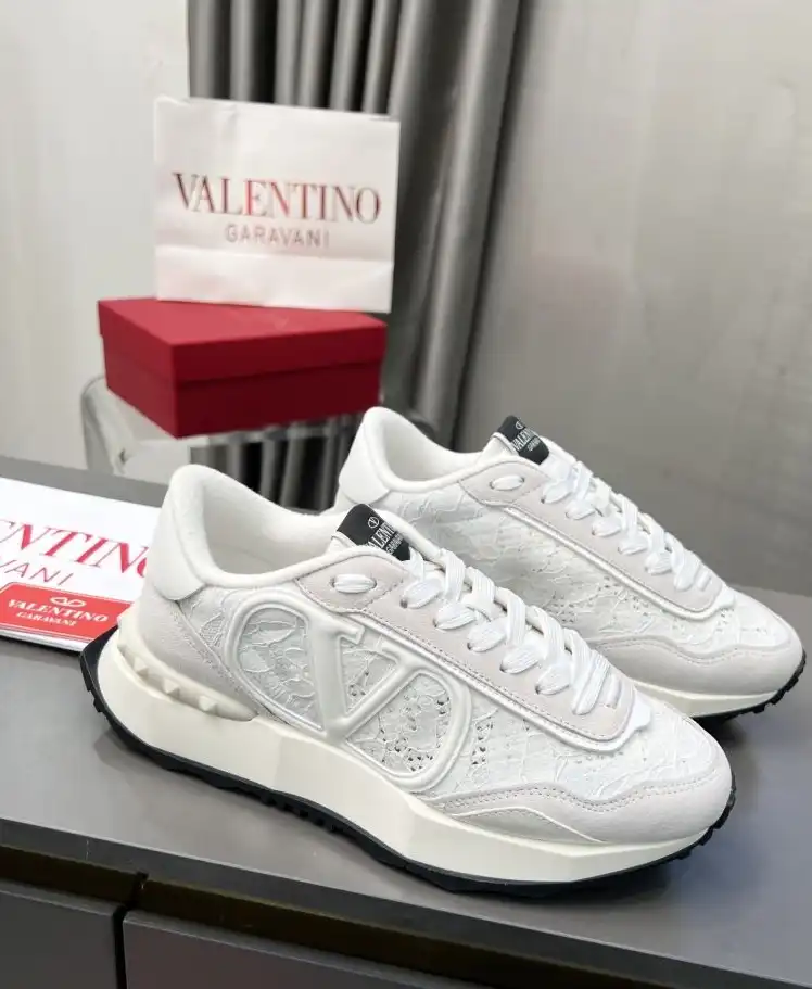 hype Valentino Sneakers