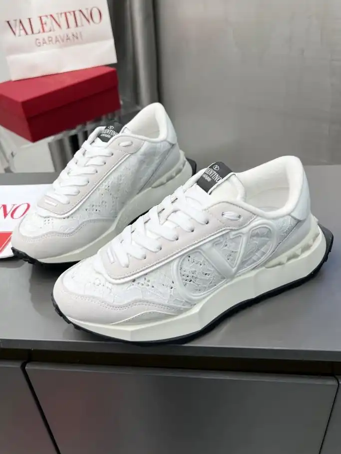 hype Valentino Sneakers