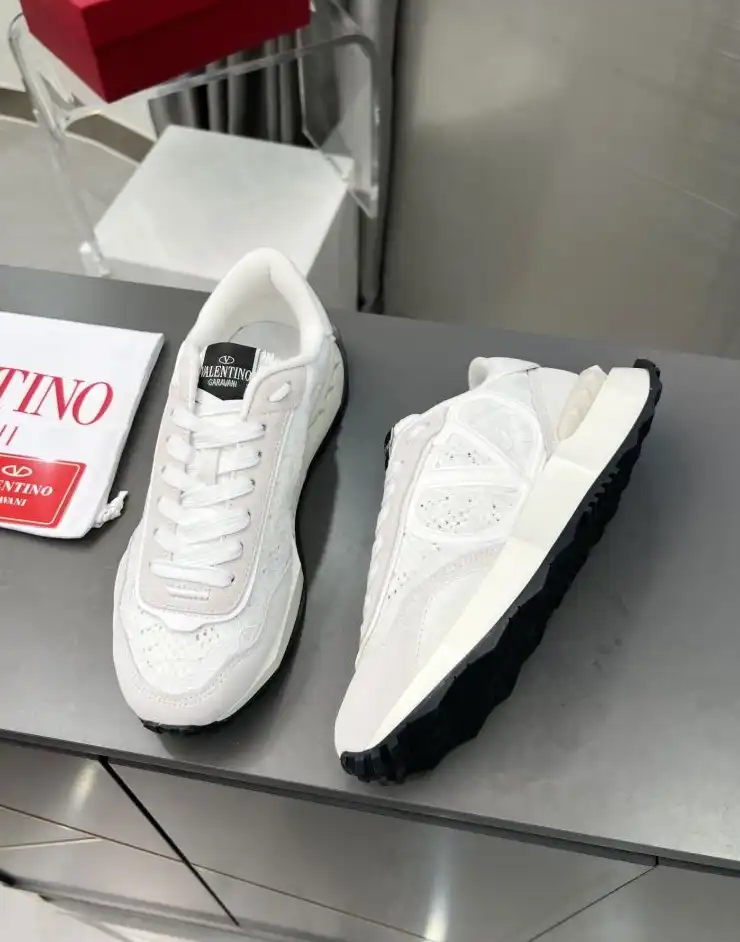 hype Valentino Sneakers