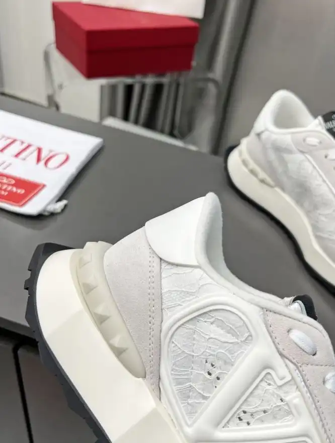 hype Valentino Sneakers