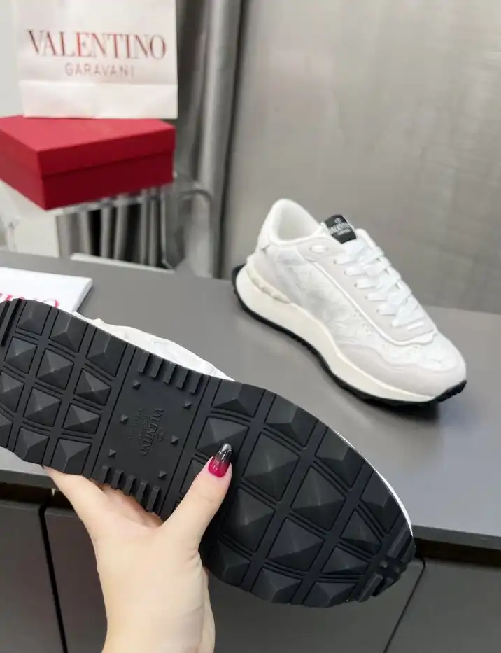 hype Valentino Sneakers