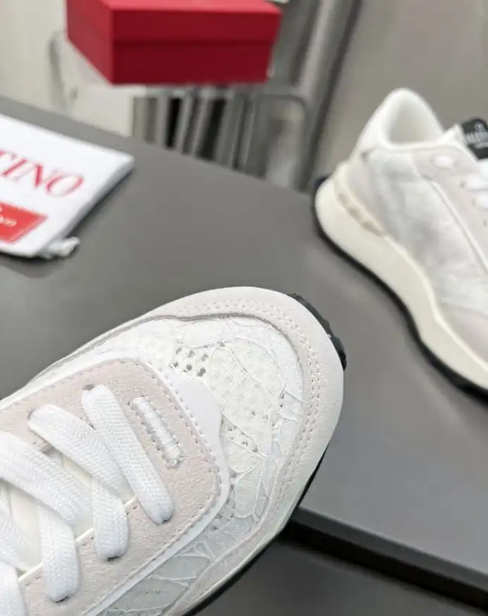 hype Valentino Sneakers