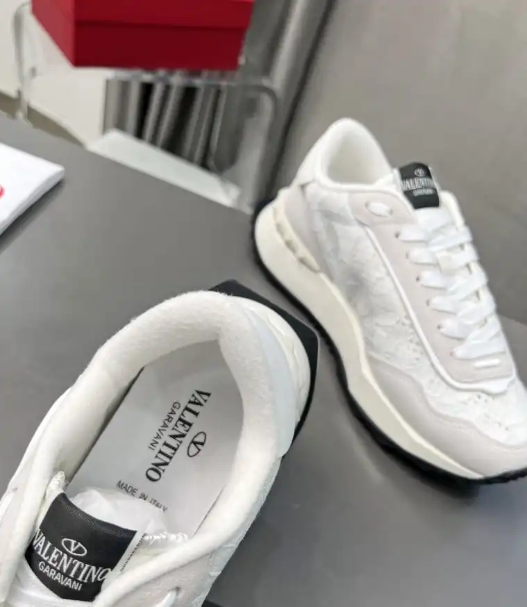 hype Valentino Sneakers