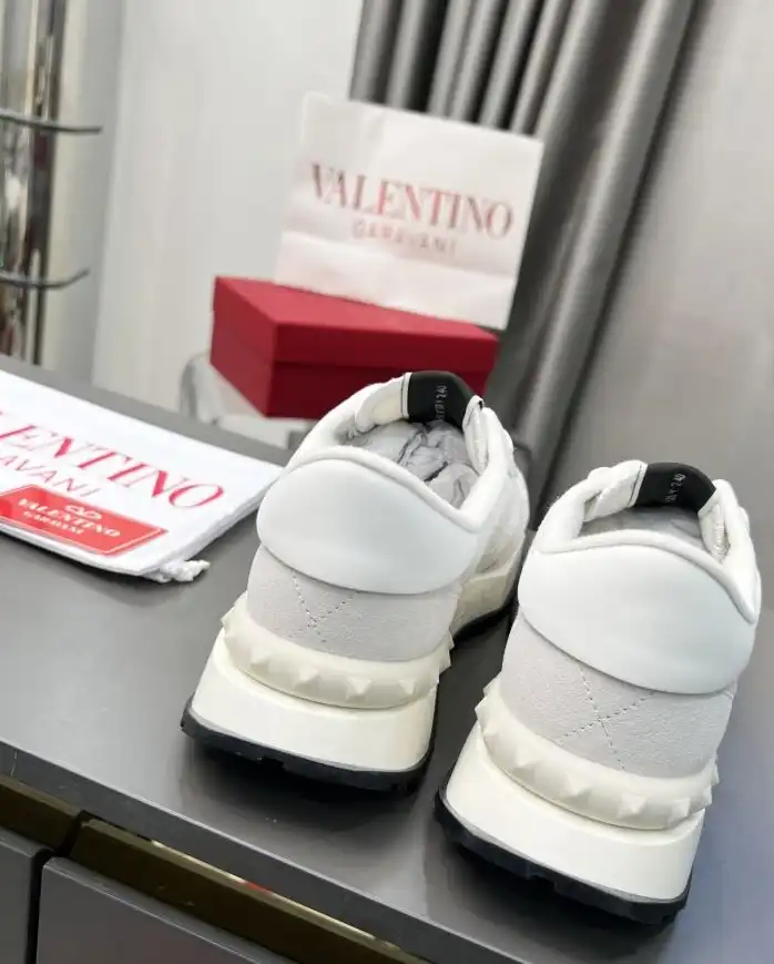 hype Valentino Sneakers