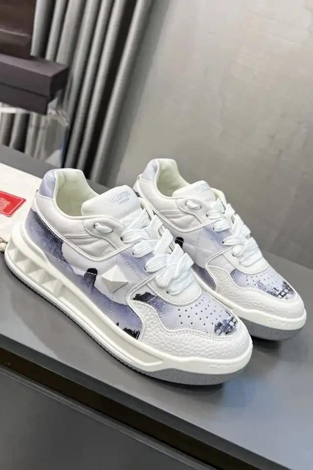 hype Valentino Sneakers