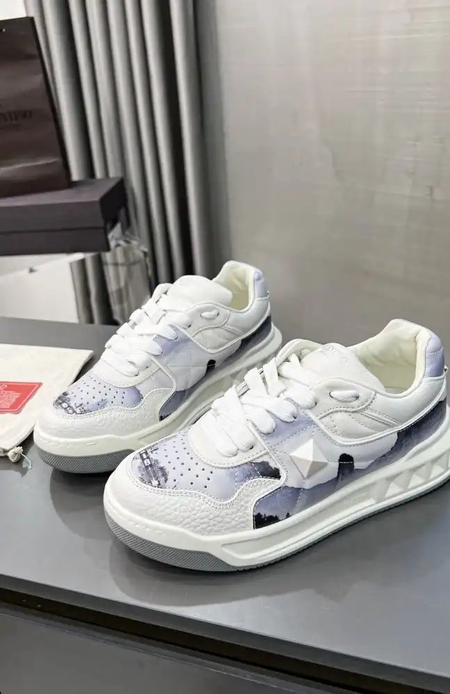 hype Valentino Sneakers