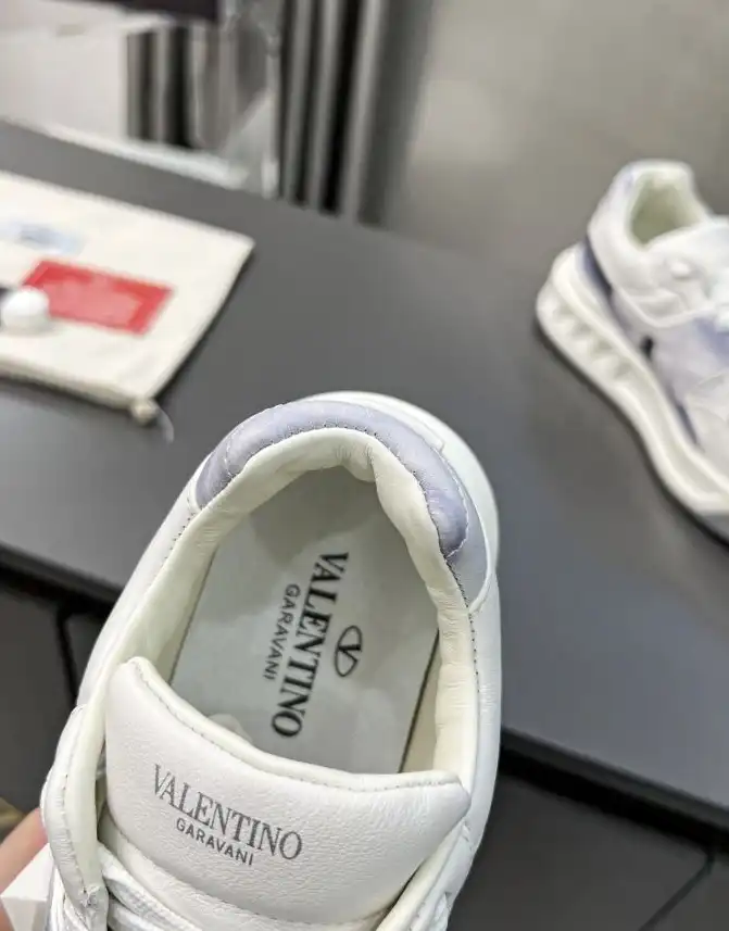 hype Valentino Sneakers