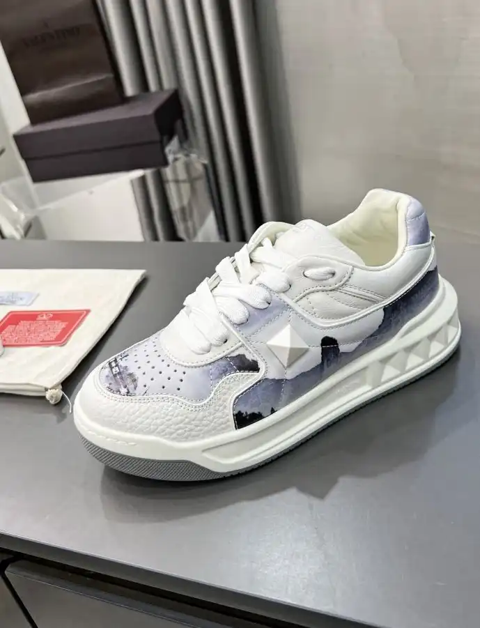 hype Valentino Sneakers