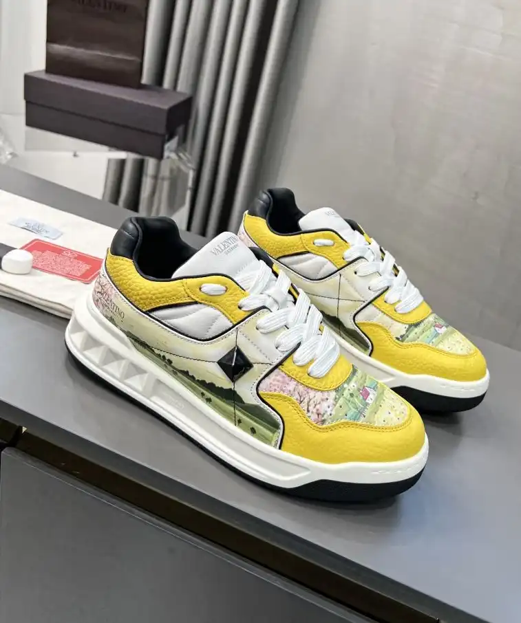 hype Valentino Sneakers