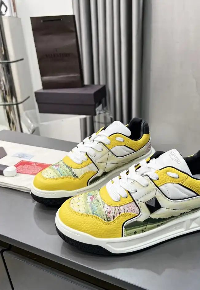 hype Valentino Sneakers