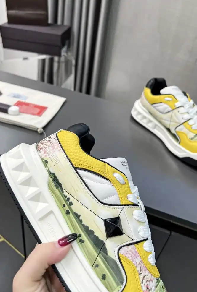 hype Valentino Sneakers