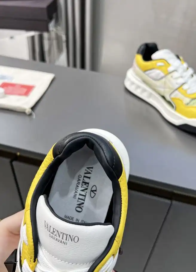 hype Valentino Sneakers