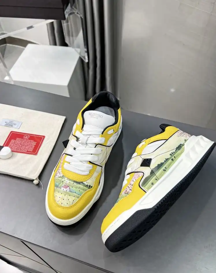 hype Valentino Sneakers