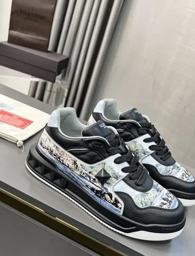 hype Valentino Sneakers