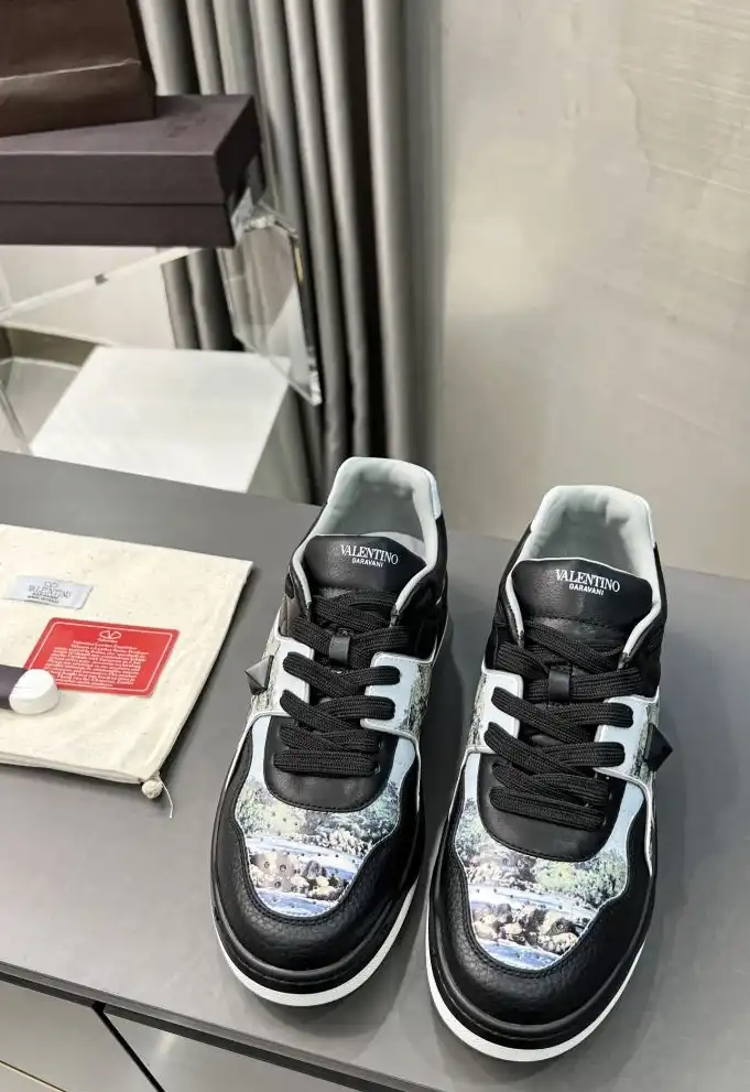 hype Valentino Sneakers