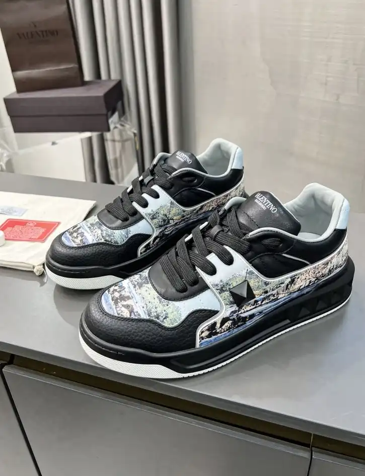 hype Valentino Sneakers