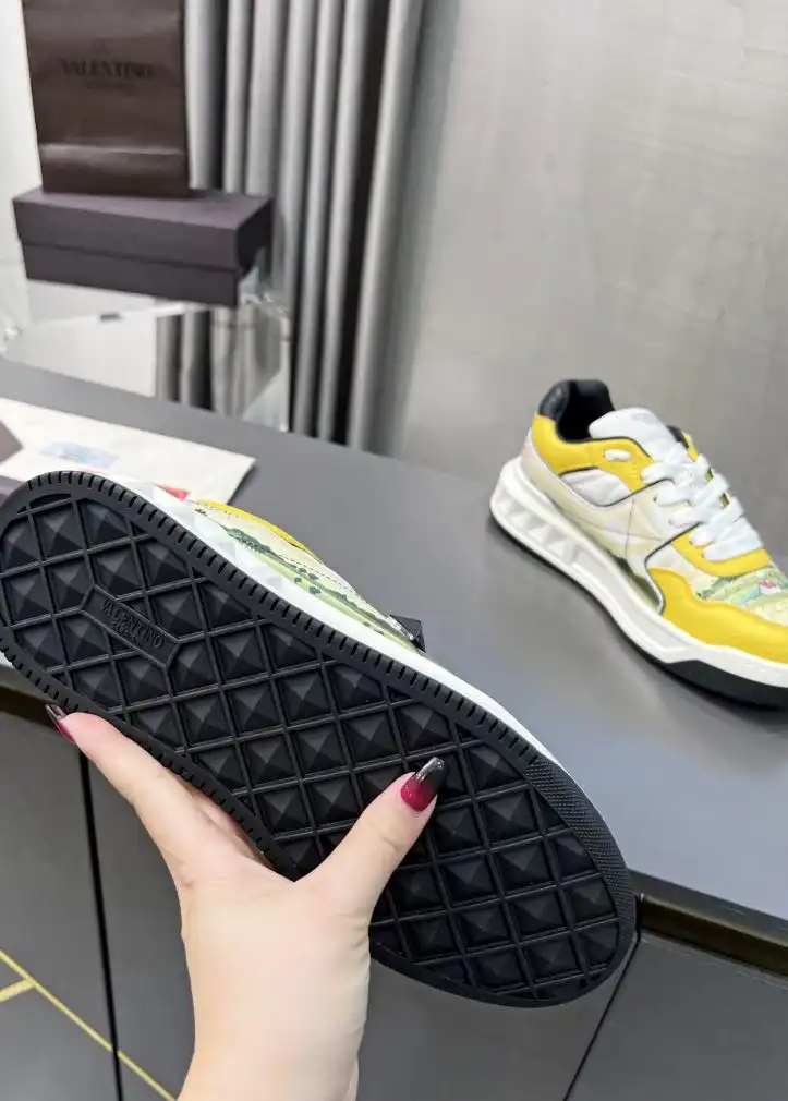 hype Valentino Sneakers