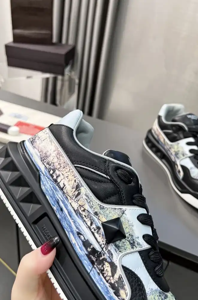 hype Valentino Sneakers