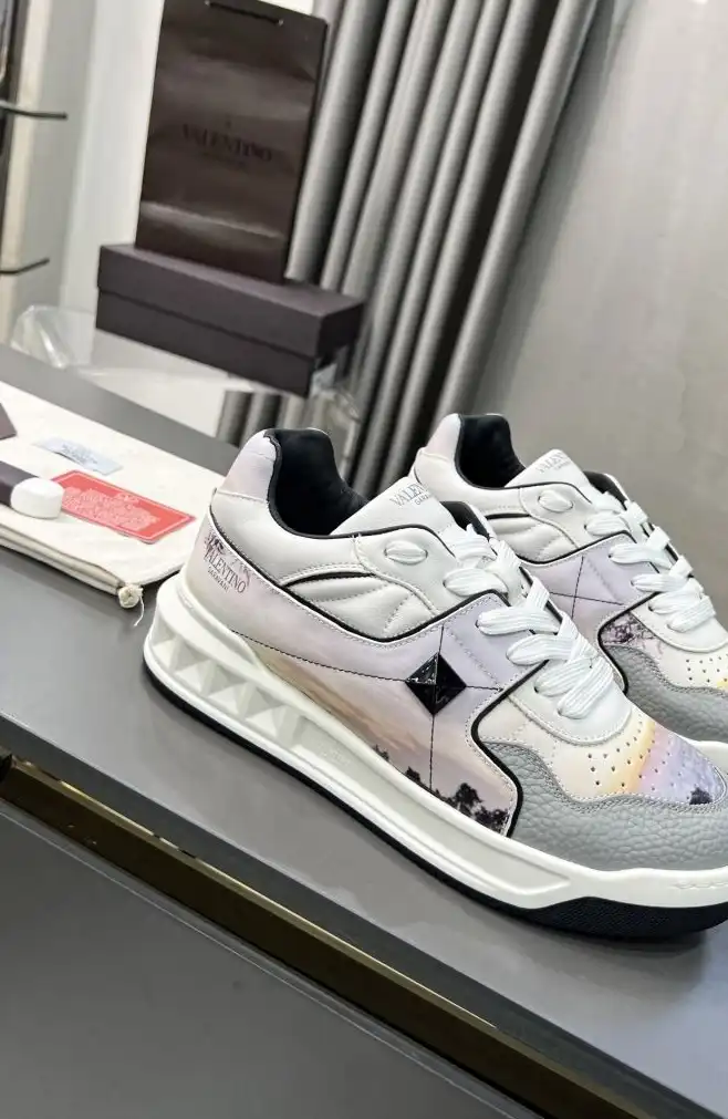 hype Valentino Sneakers