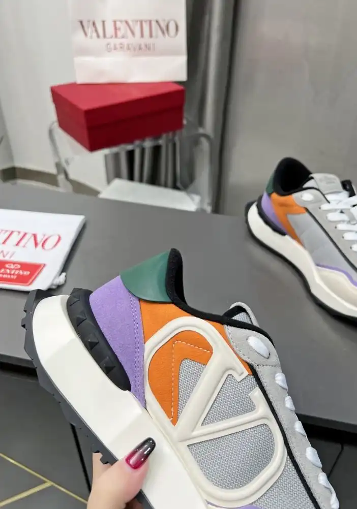 hype Valentino Sneakers