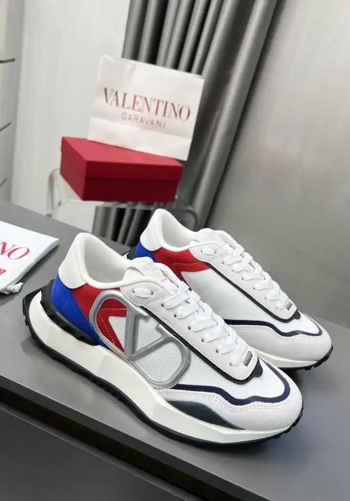 hype Valentino Sneakers