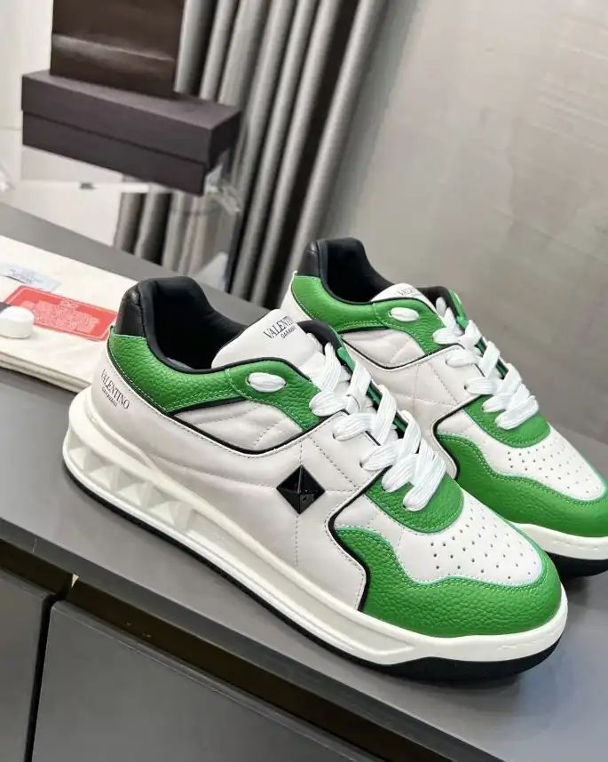 hype Valentino Sneakers