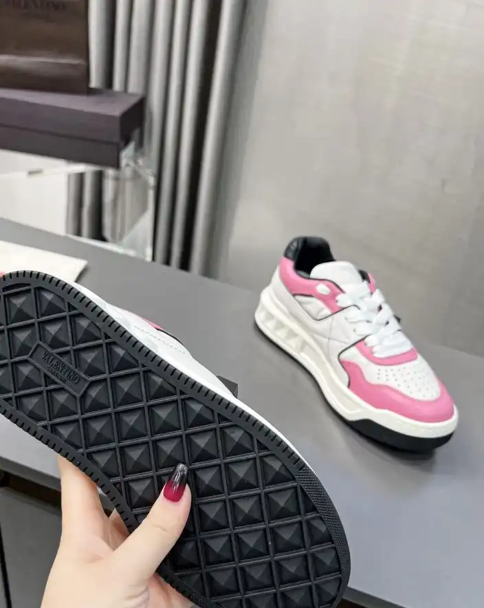 hype Valentino Sneakers