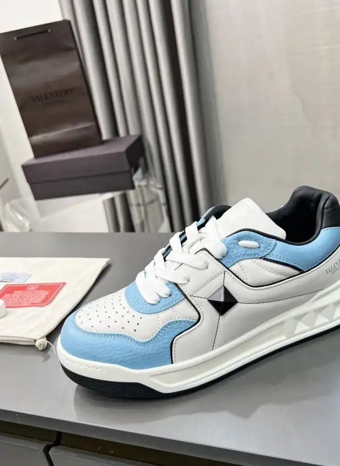 hype Valentino Sneakers