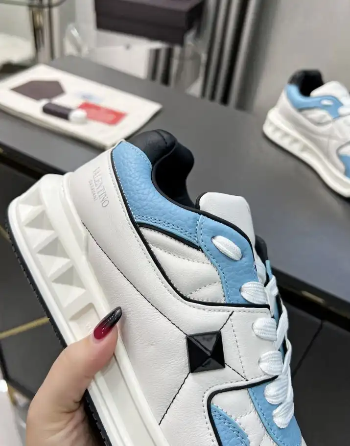 hype Valentino Sneakers