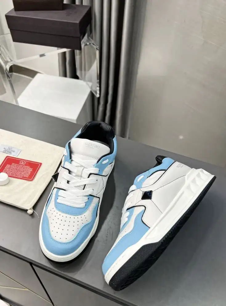 hype Valentino Sneakers