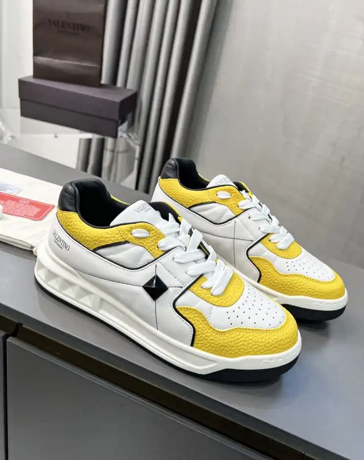 hype Valentino Sneakers