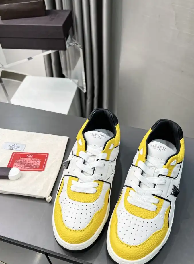 hype Valentino Sneakers