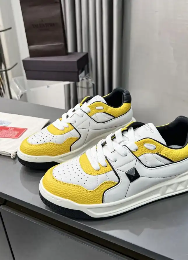 hype Valentino Sneakers