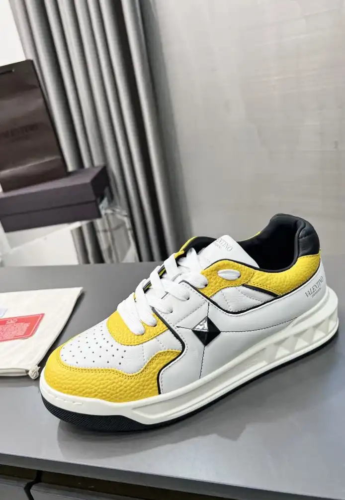 hype Valentino Sneakers