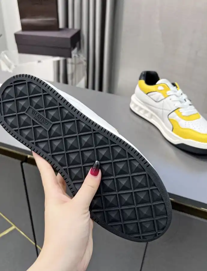 hype Valentino Sneakers