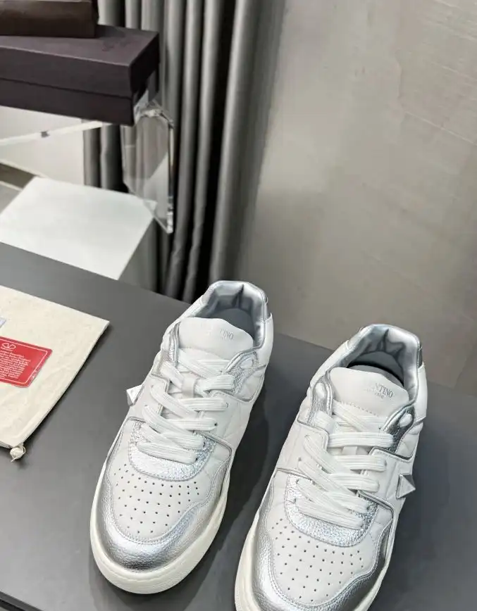 hype Valentino Sneakers